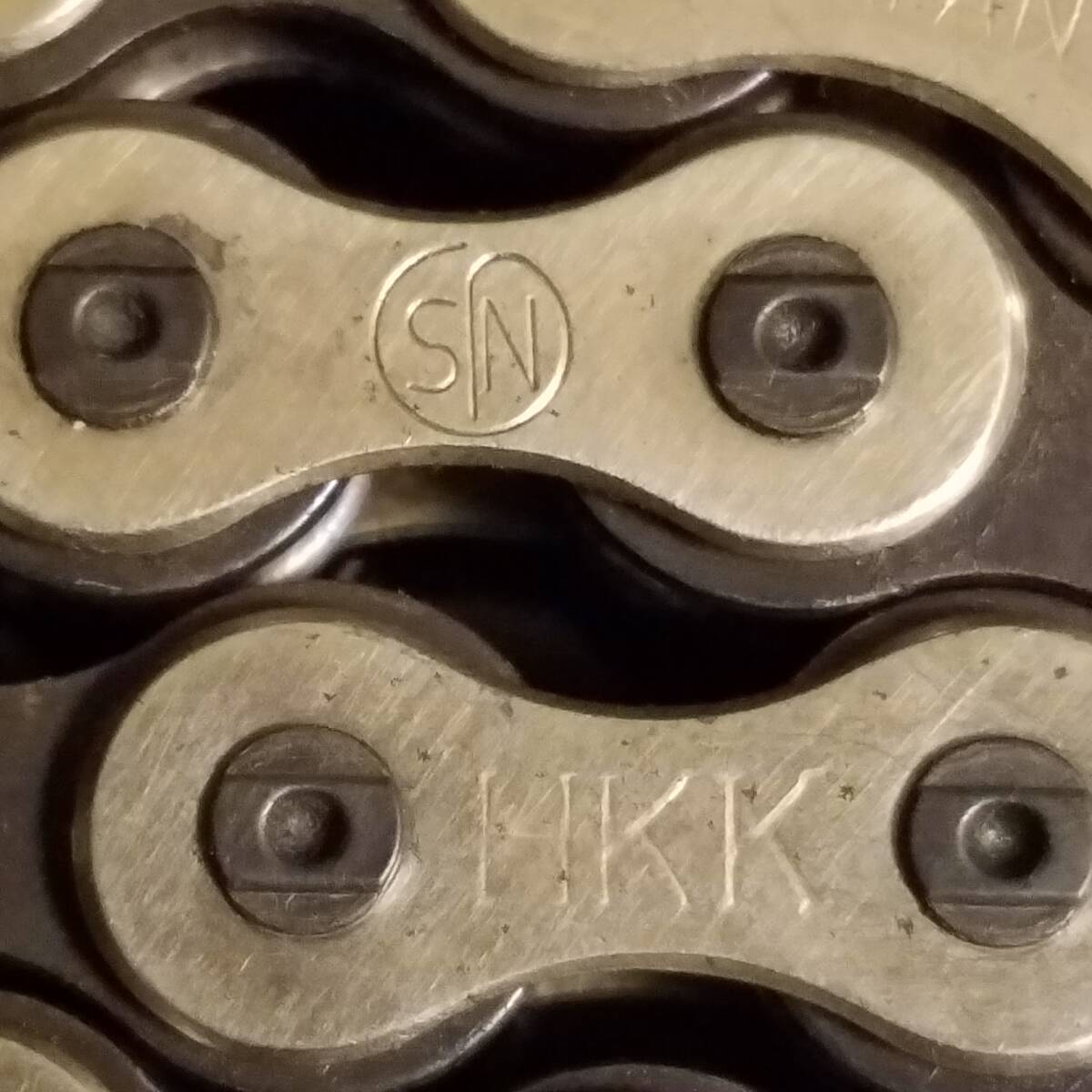 №901　HKK njs 刻印　ピストチェーン　競輪　トラック　シングル　 予備 補修用パーツに ※クリーニングと注油済