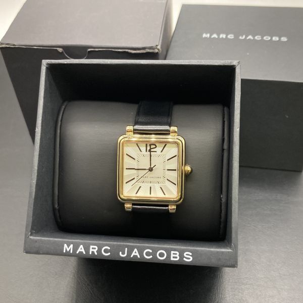 QJ13-9)ジャンク 腕時計 MARC JACOBS MJ1437 クォーツ 箱・取説付 動作未確認/マークジェイコブス スクエアフェイス レディース 3針