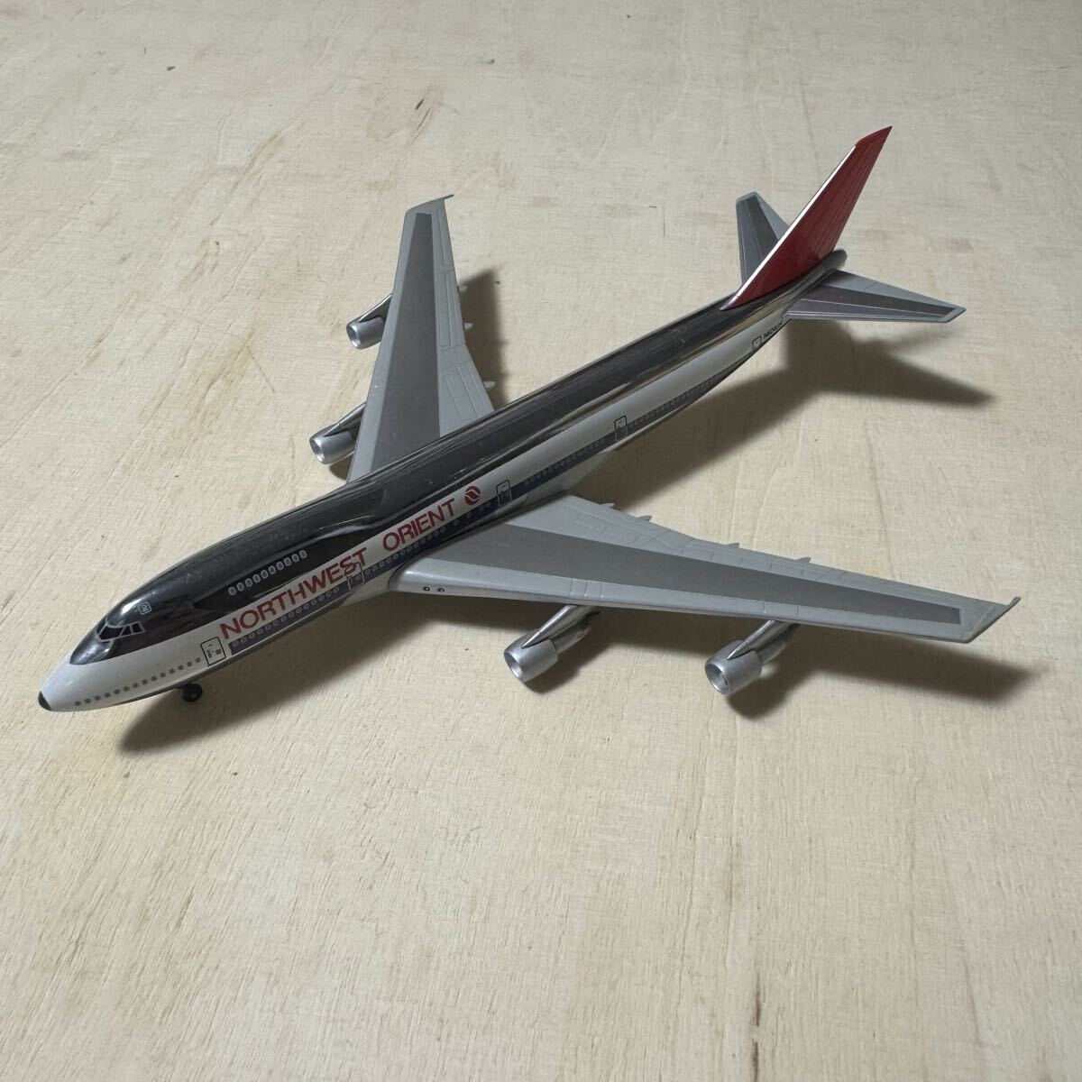 ドラゴン 1/400 ノースウエストオリエント航空 B747-251B