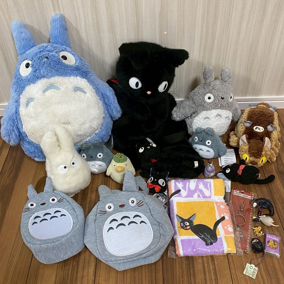 スタジオジブリ ぬいぐるみ グッズ 大量おまとめセット　 となりのトトロ トトロ ネコバス ジジ マスコット タオル　ポルコロッソ かおなし