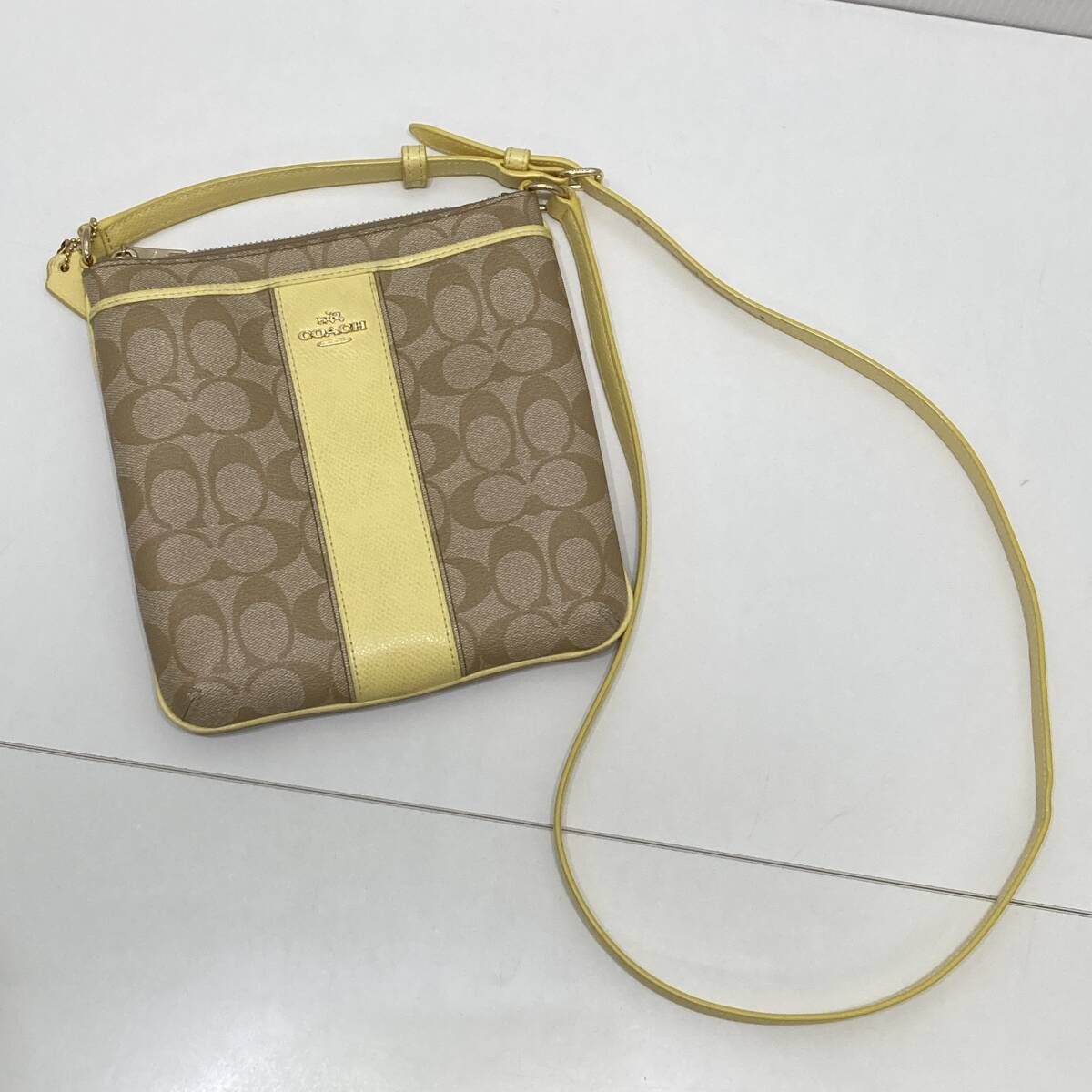 【中古】COACH コーチ シグネチャー ショルダーバッグ L1448 F52856 ブラウン イエロー かばん