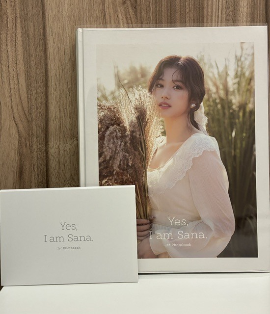 854★TWICE SANA 写真集 1st Photobook Yes I am Sana. White Ver. フォトブック ホワイト サナ ◇ 中古 美品