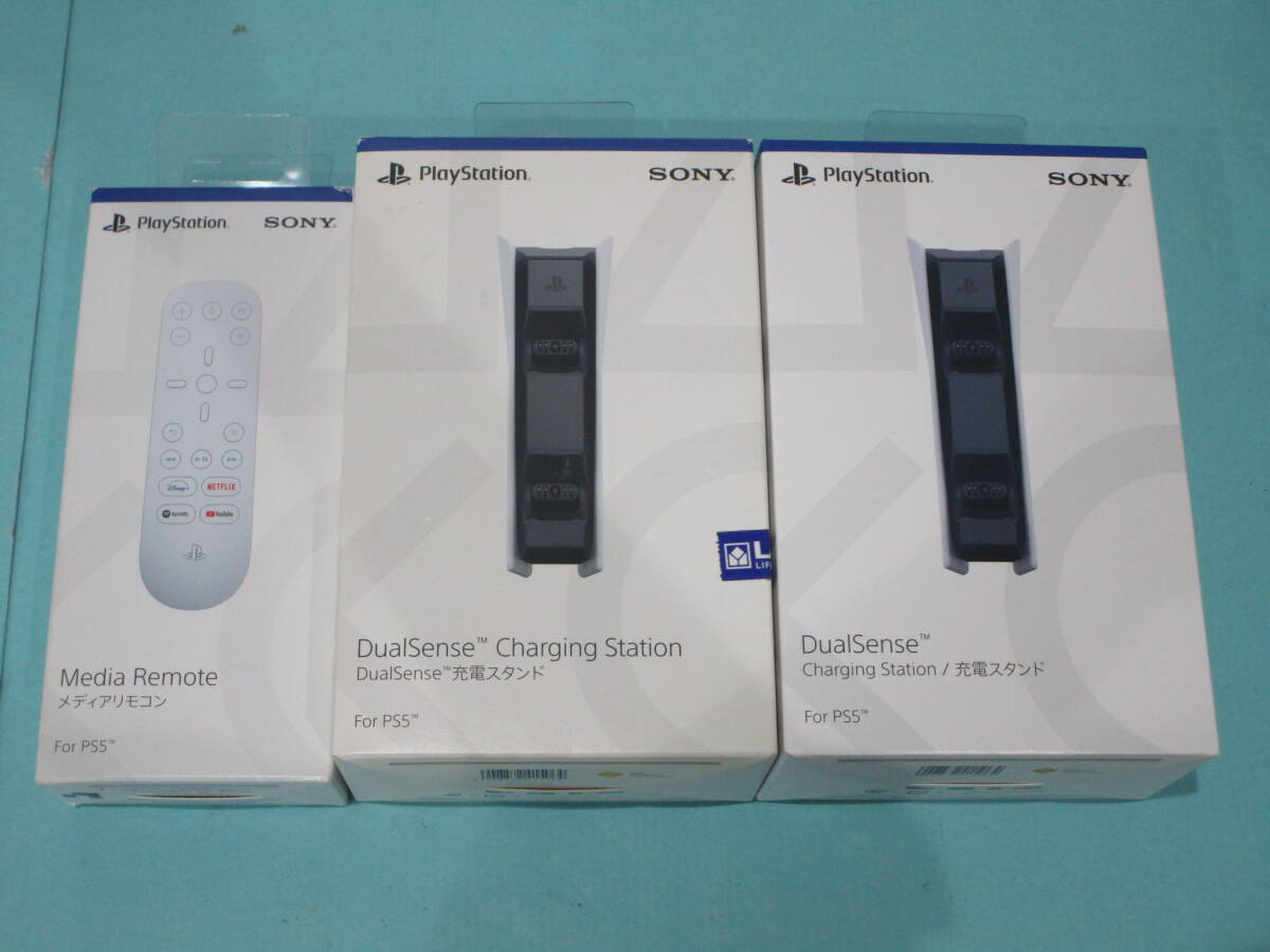 065) 未開封 PlayStation 5 メディアリモコン×1個・DualSense充電スタンド×2個 セット