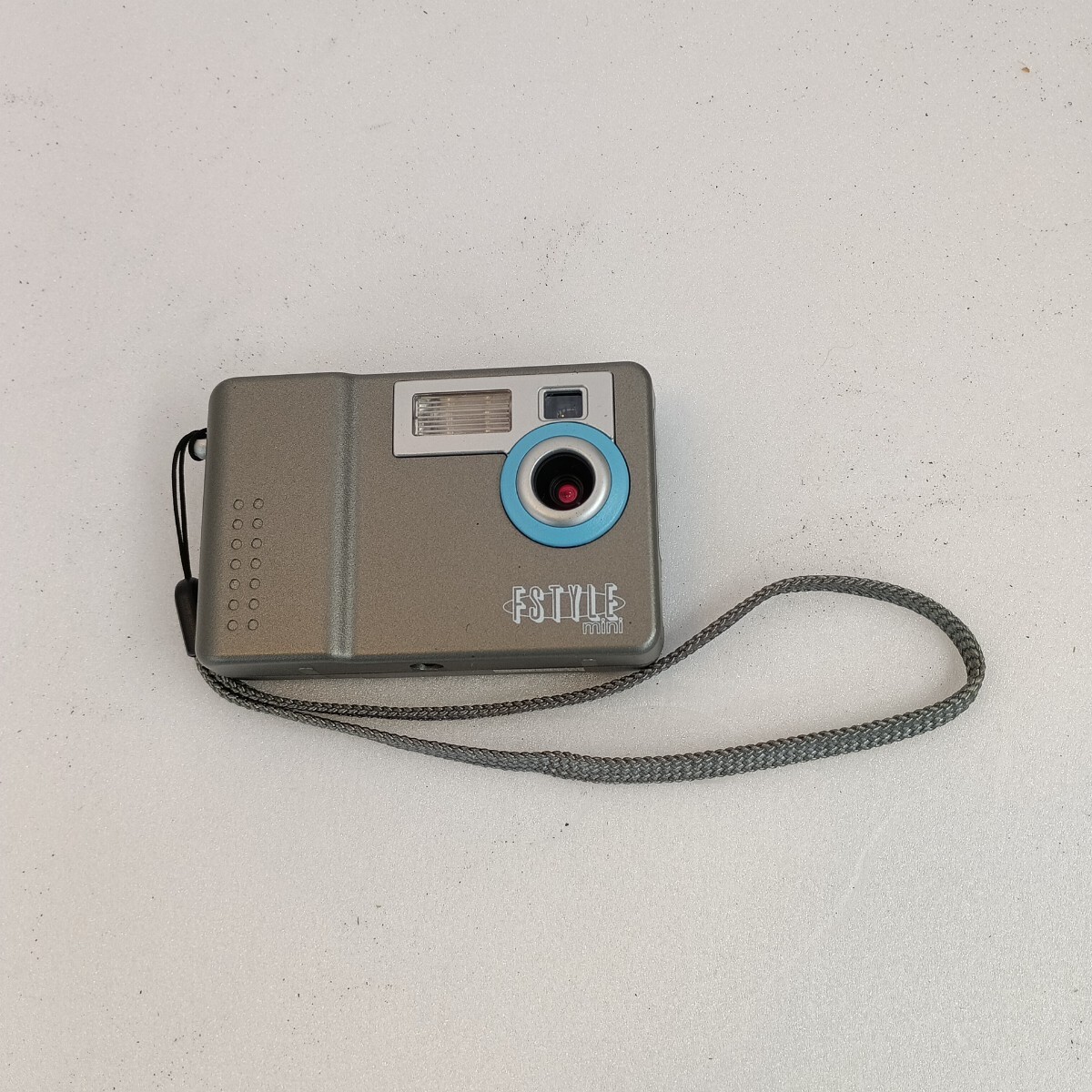 デジタルカメラ　バンダイ社　　　　　　エフスタイルミニミニ　ジャンク品