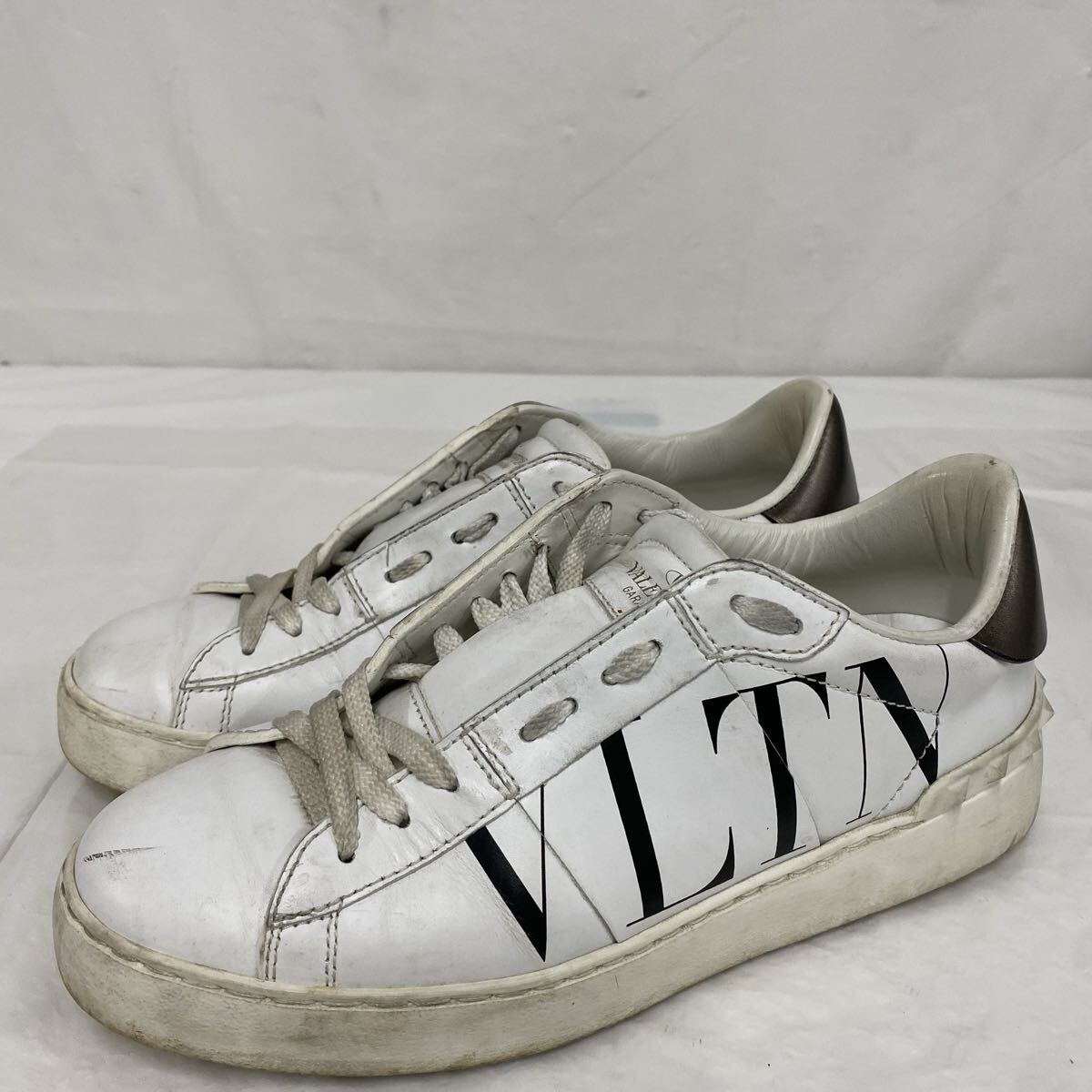訳あり ヴァレンティノガラヴァーニ（Valentino Garavani）オープンVLTN レザースニーカー スニーカー ホワイトカラー系 靴 VALENTINOカ4