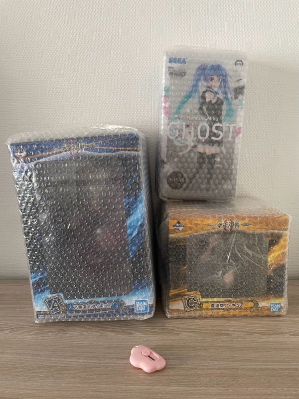 I was so happy to receive these figures, very well packaged in bubble wrap and in very good condition as expected! I shopped on Merca...
